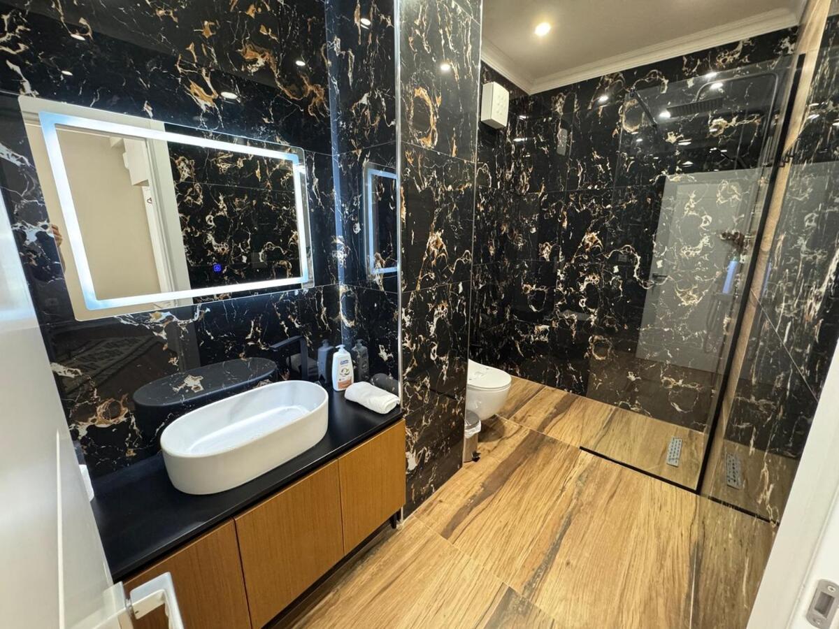 Jona City Center 2 Bedroom Confort Suites And Free Parking Tirana Exterior foto