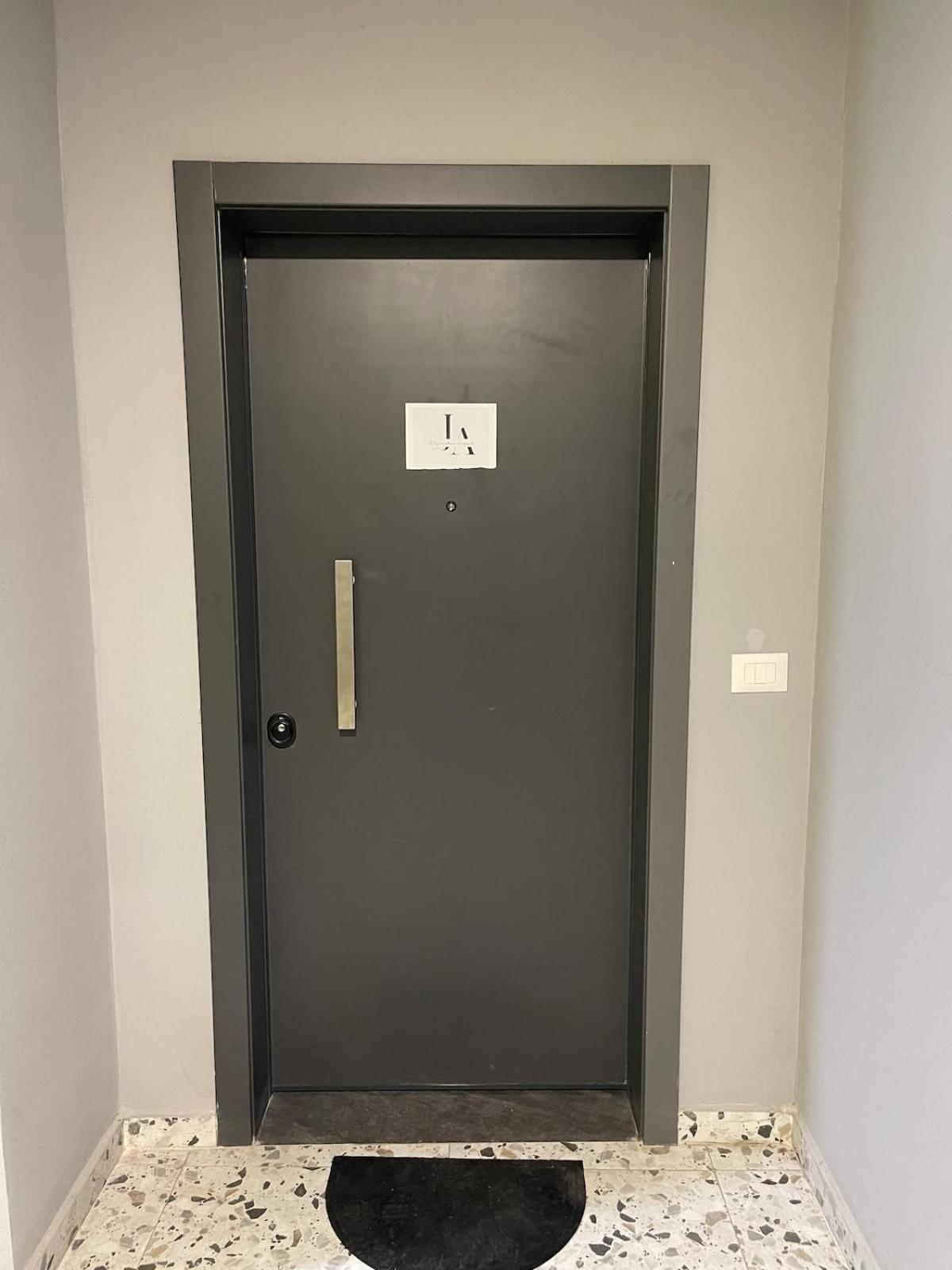 Jona City Center 2 Bedroom Confort Suites And Free Parking Tirana Exterior foto